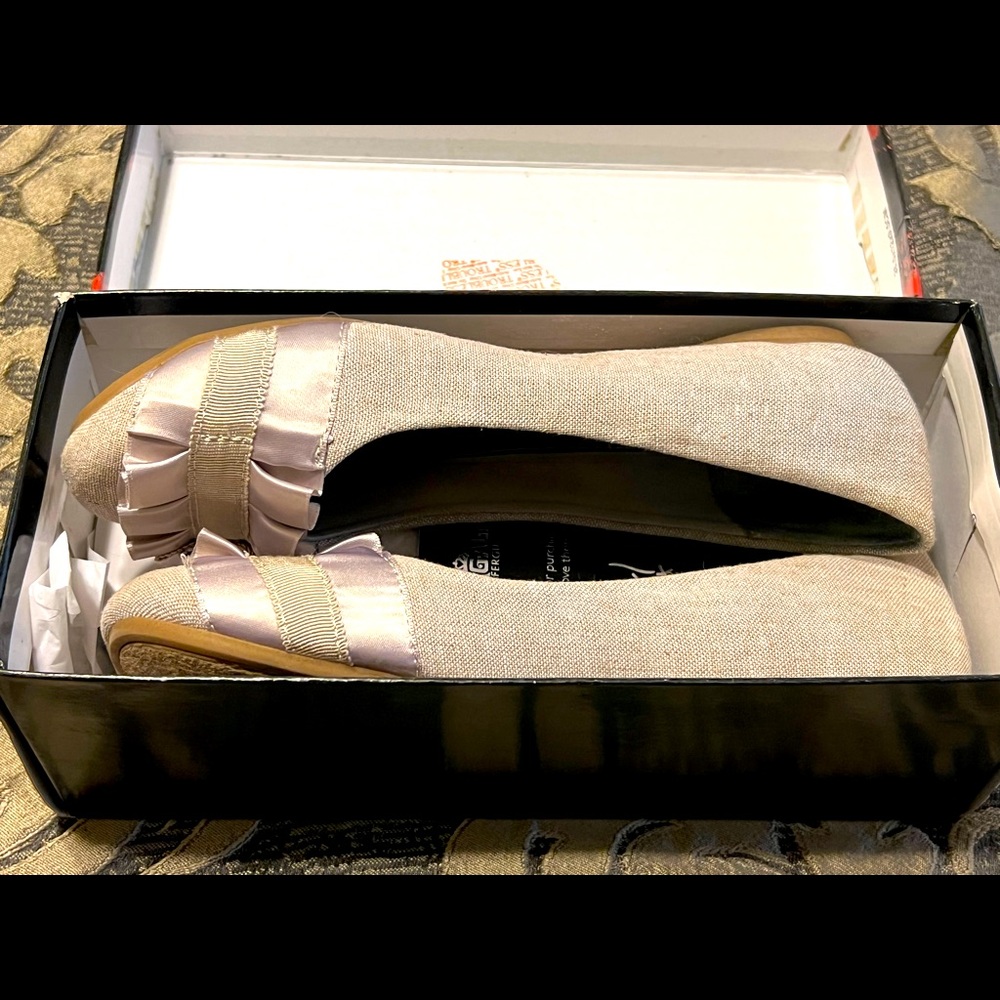 Fergalicious by Fergie Alana Khaki Flats